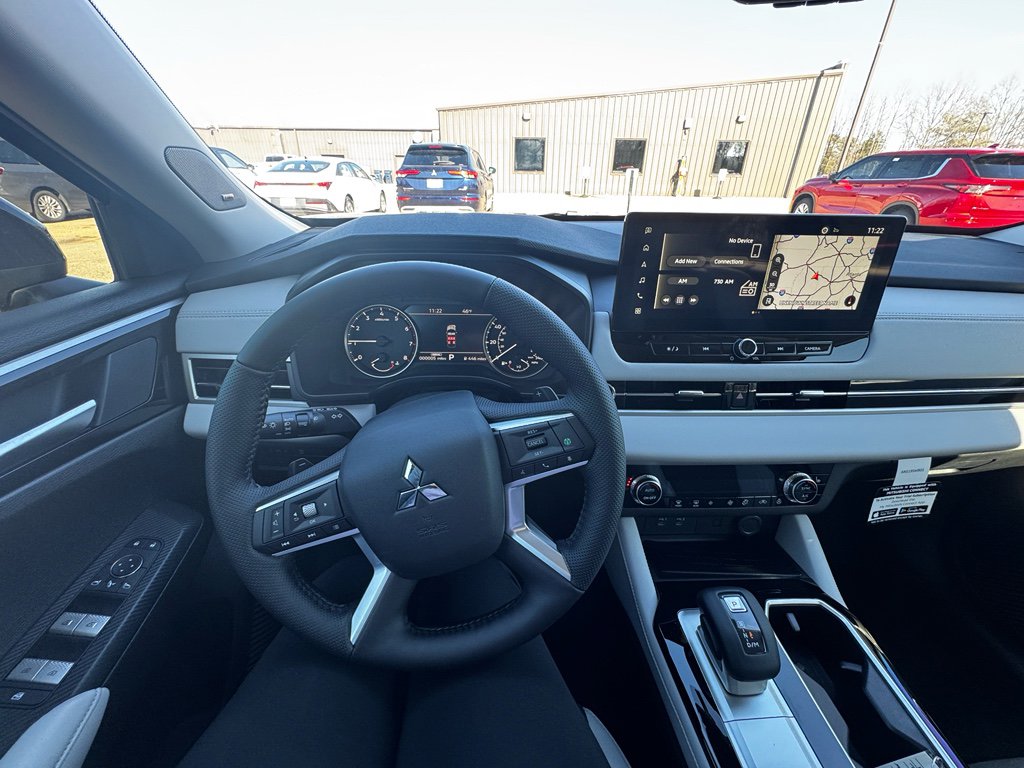 New 2026 Mitsubishi Outlander LE image 14