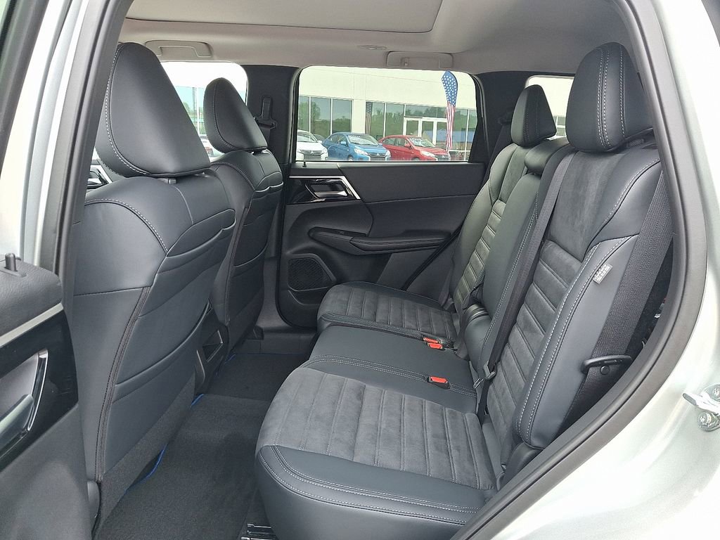 New 2025 Mitsubishi Outlander SE image 5