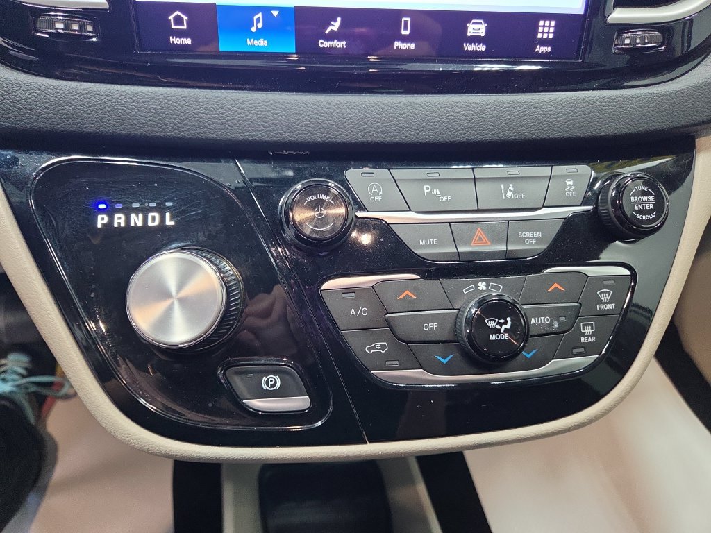 Used 2023 Chrysler Pacifica Touring-L FWD image 37