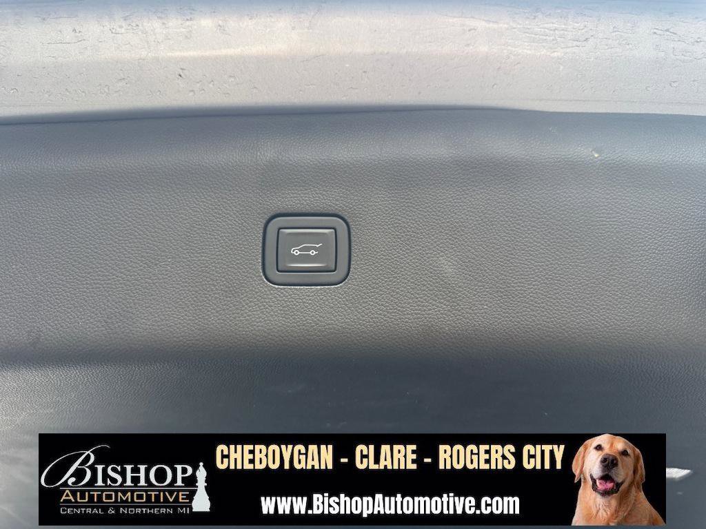 Used 2023 Buick Enclave Essence w/ Sport Touring Edition AWD/4WD image 28