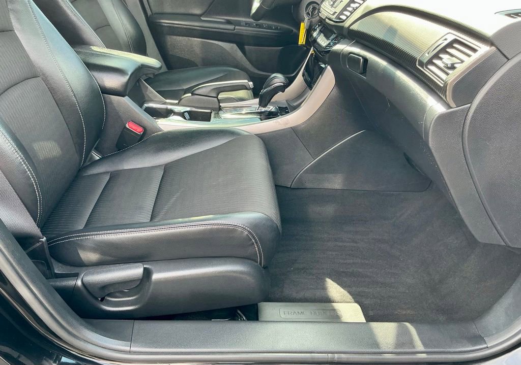 Used 2017 Honda Accord Sport image 23