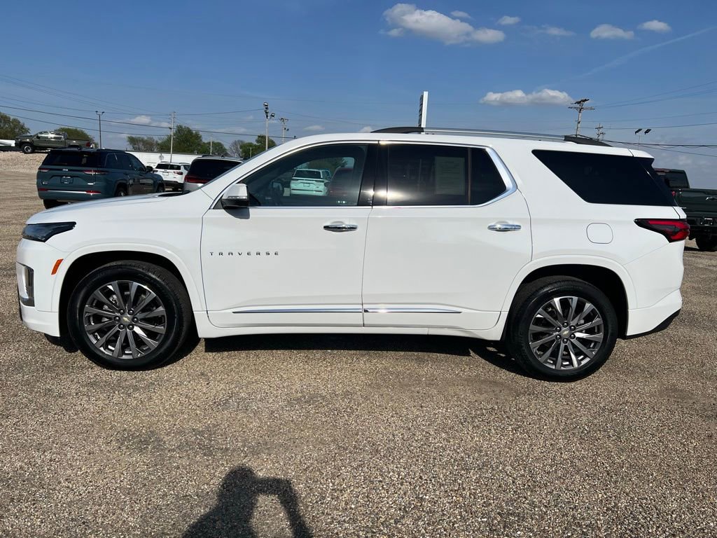 Used 2023 Chevrolet Traverse Premier AWD/4WD image 2