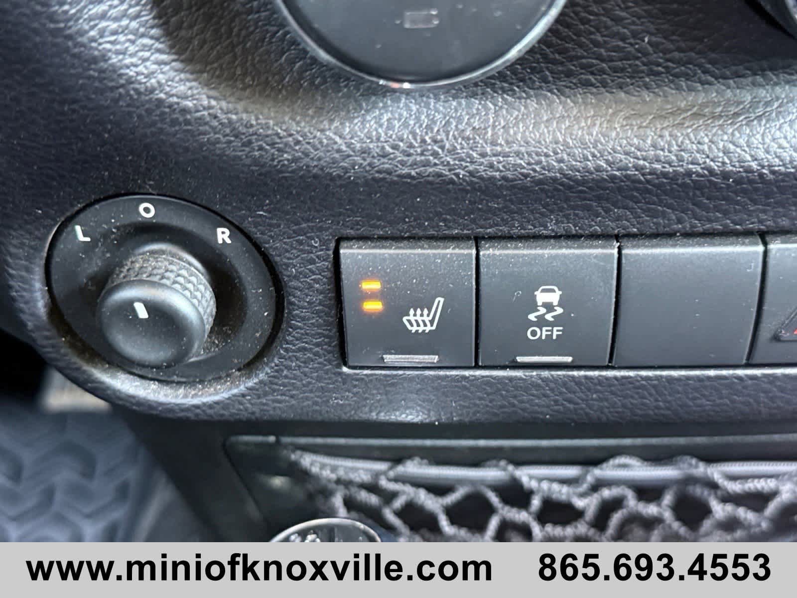 Used 2015 Jeep Wrangler Unlimited Rubicon w/ Dual Top Group AWD/4WD image 22
