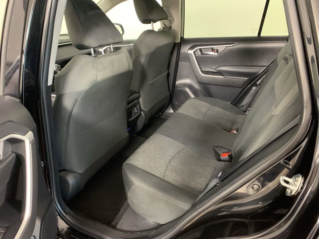 Used 2022 Toyota RAV4 XLE image 30