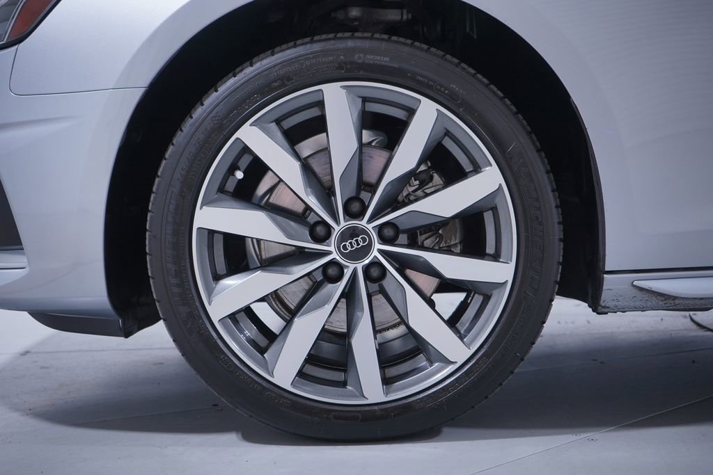 Used 2022 Audi A4 2.0T Premium w/ Convenience Package image 2