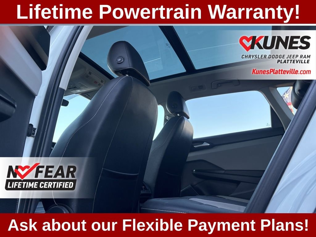 Used 2023 Volkswagen Taos SEL image 15