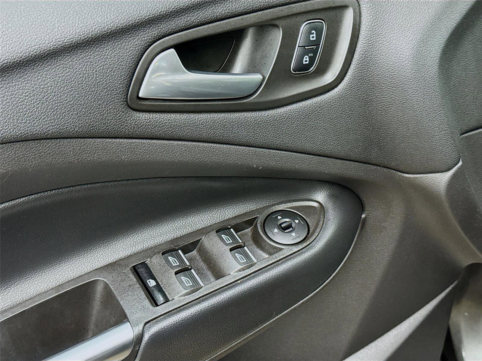 Used 2019 Ford Escape SE image 17