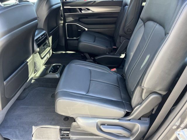 New 2026 Jeep Grand Wagoneer Limited AWD/4WD image 16