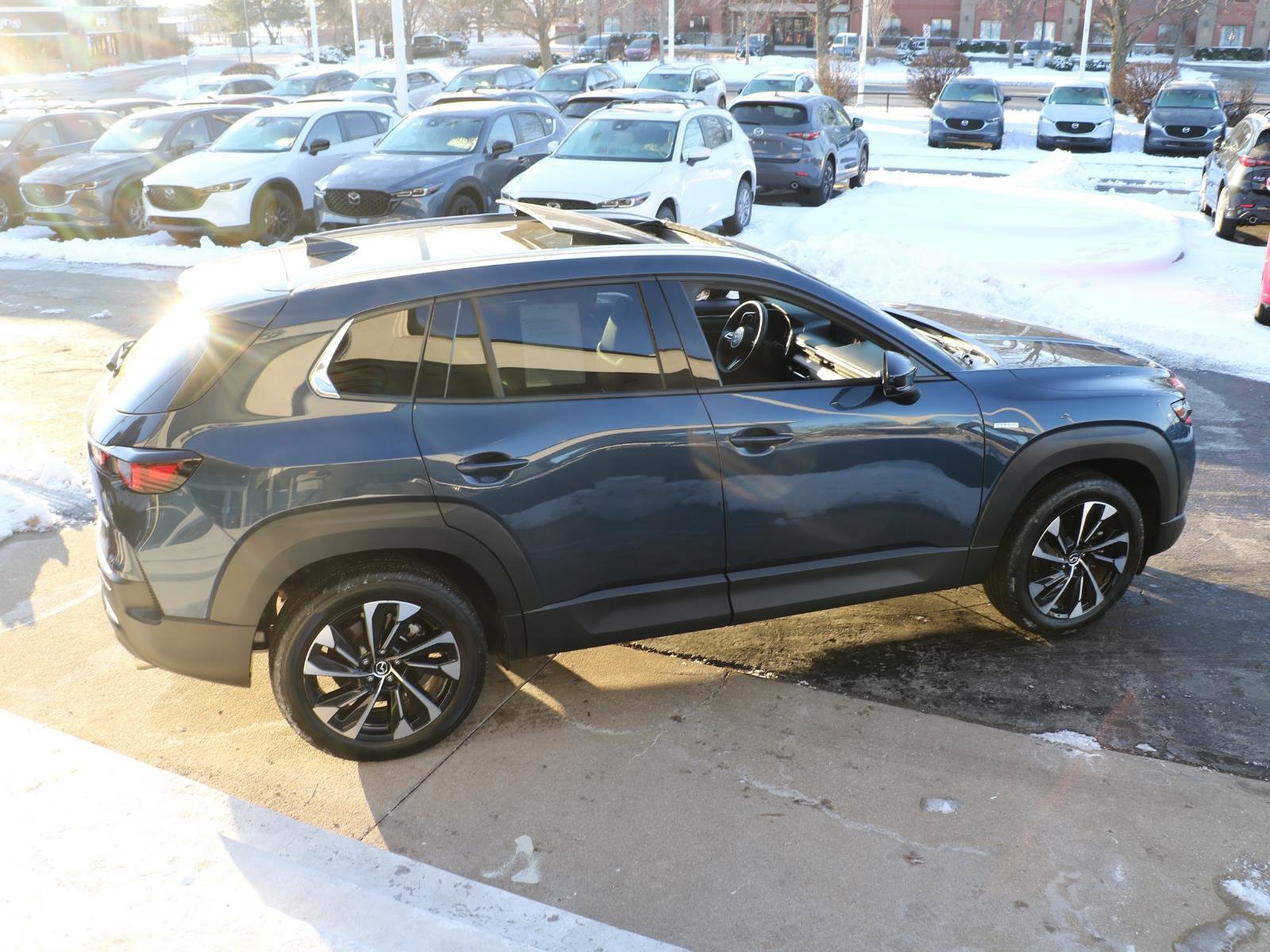 Certified 2025 MAZDA CX-50 2.5 Hybrid w/ Premium Plus Pkg image 5
