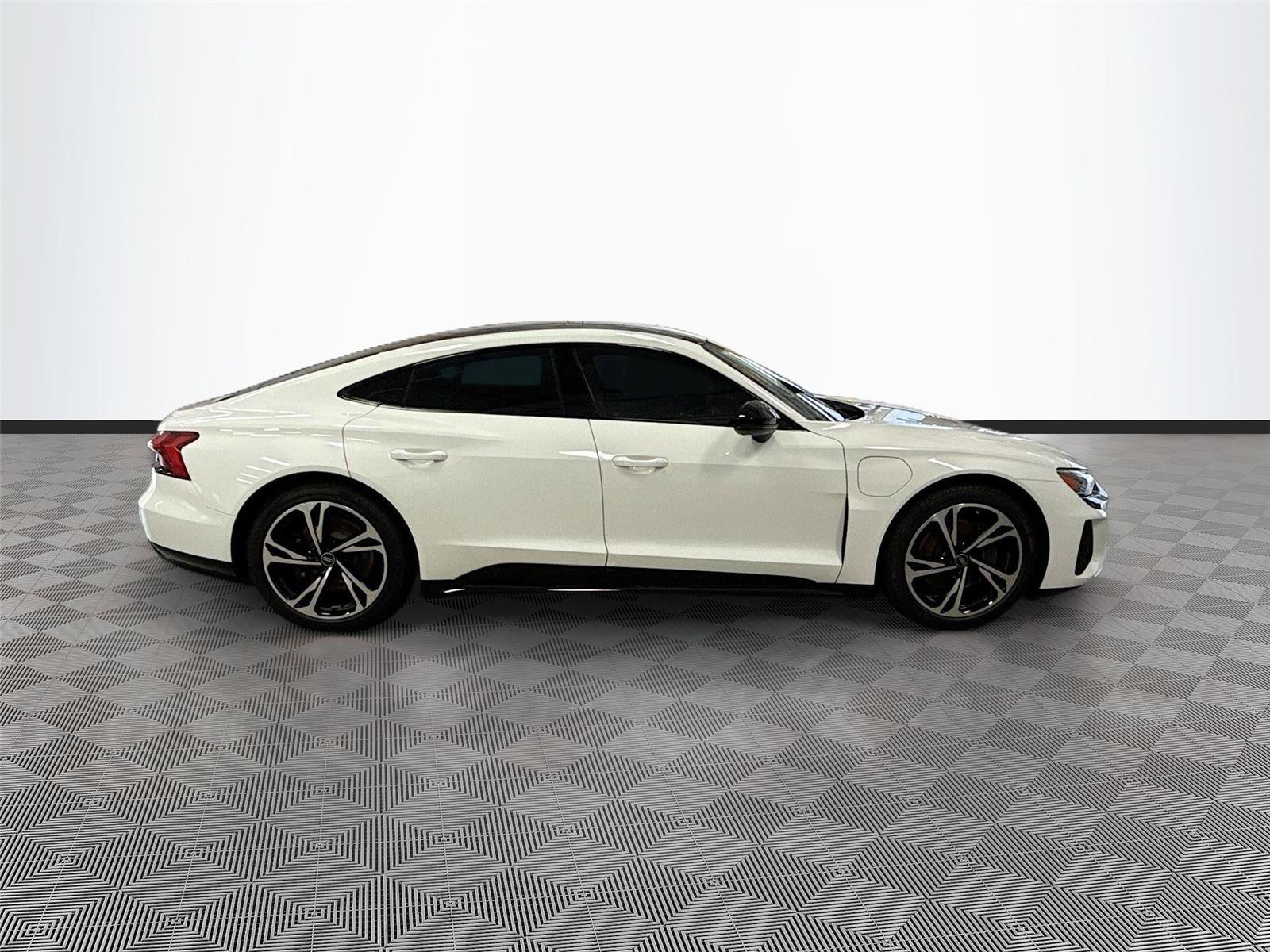 Used 2022 Audi e-tron GT Premium Plus w/ Performance Package AWD/4WD image 8