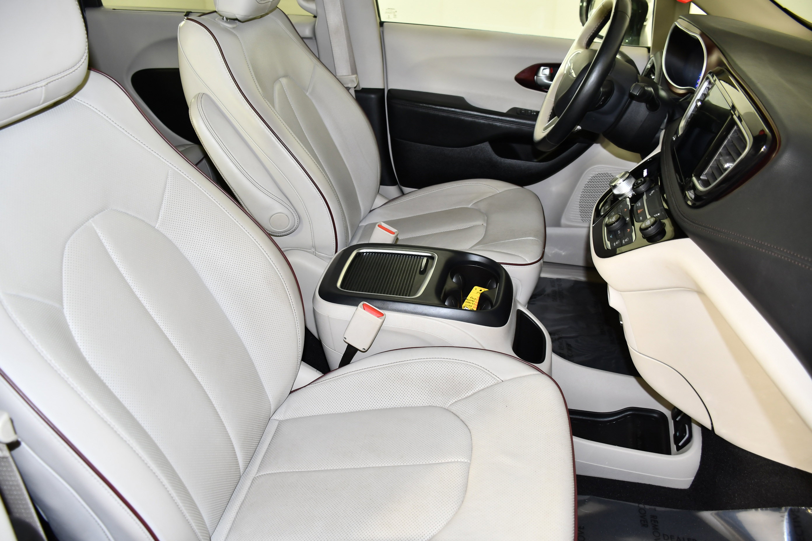Used 2017 Chrysler Pacifica Limited FWD image 41