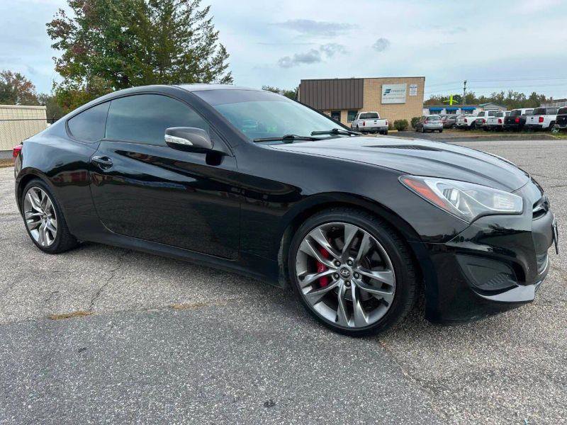 Used 2013 Hyundai Genesis 2.0T RWD image 2