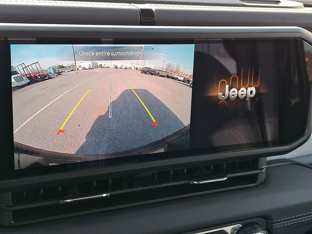 Used 2025 Jeep Wrangler Unlimited Sahara image 21