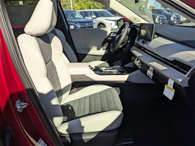 New 2025 Mitsubishi Outlander SE image 35