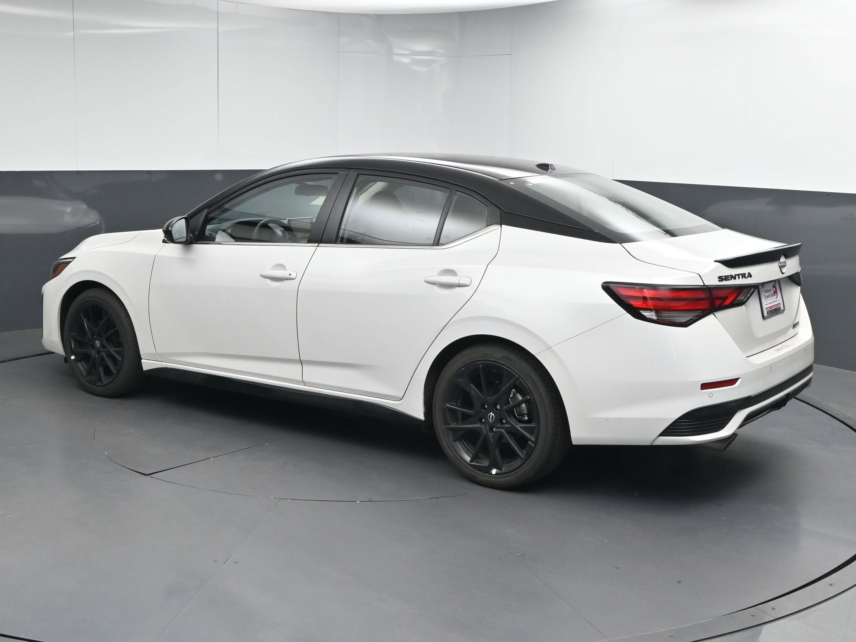 Certified 2025 Nissan Sentra SR w/ Midnight Edition image 6