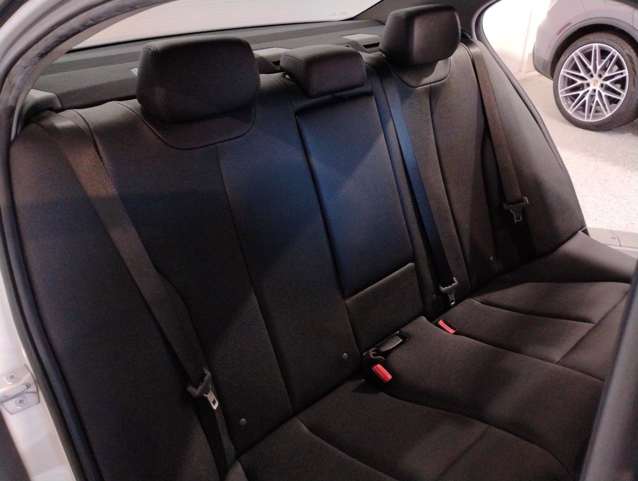 Used 2017 BMW 320i Sedan image 97