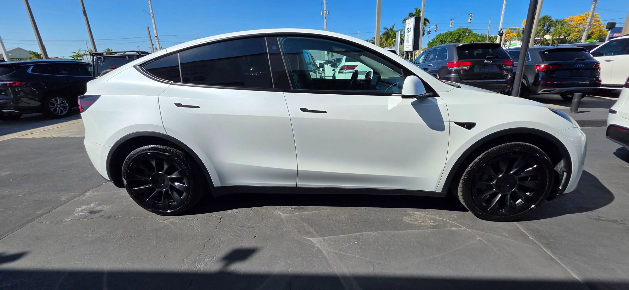 Used 2021 Tesla Model Y Long Range image 4
