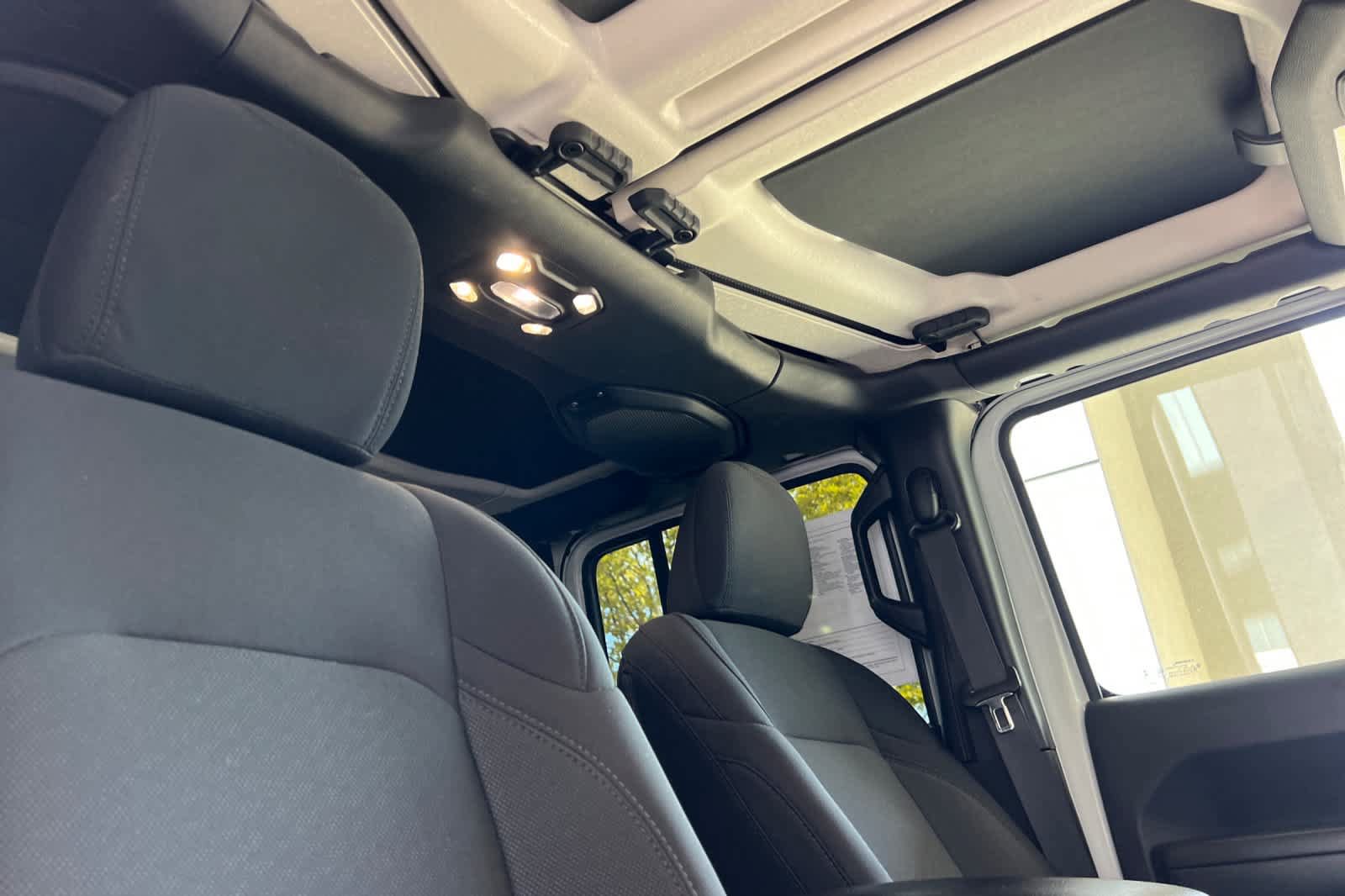 Used 2022 Jeep Wrangler Unlimited Sport AWD/4WD image 18