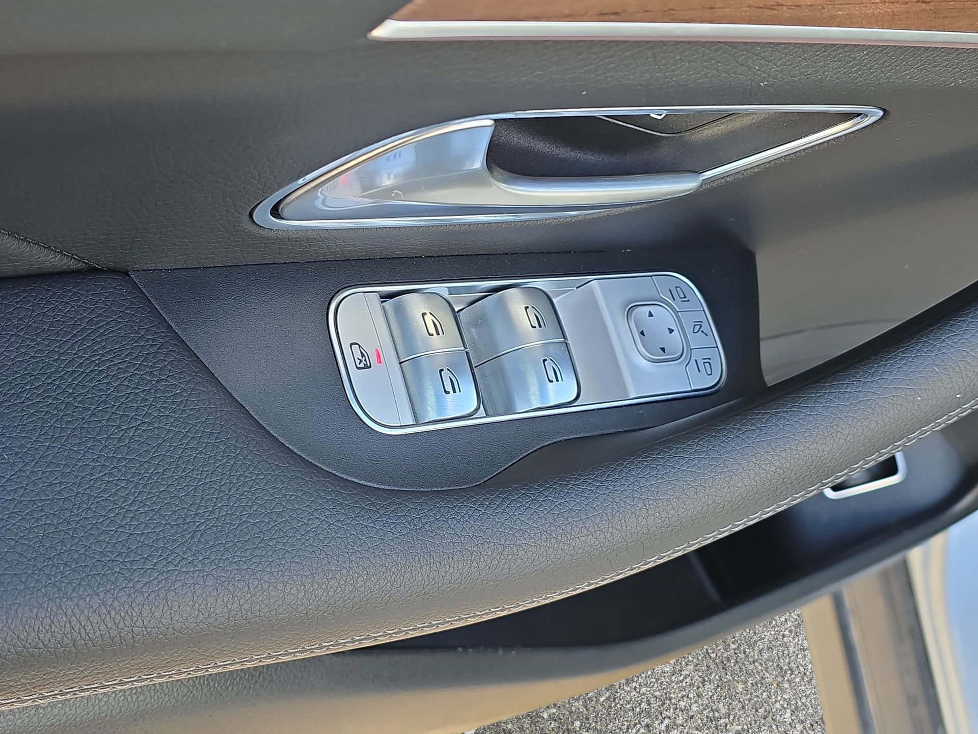 Used 2025 Mercedes-Benz GLE 350 4MATIC image 27