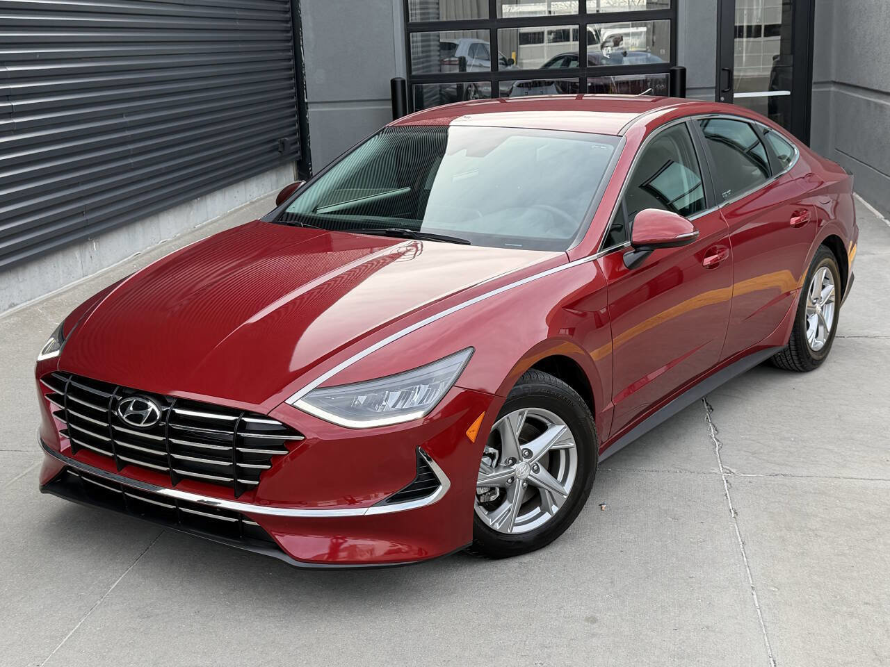 Used 2023 Hyundai Sonata SE FWD image 2