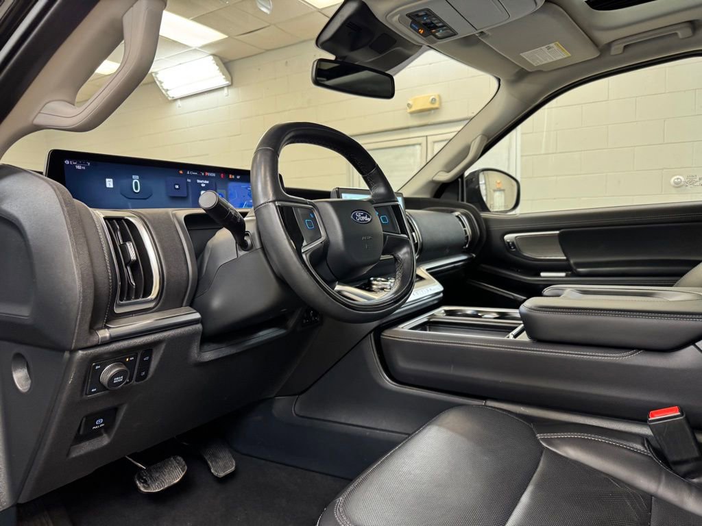 Used 2025 Ford Expedition Max Platinum image 13