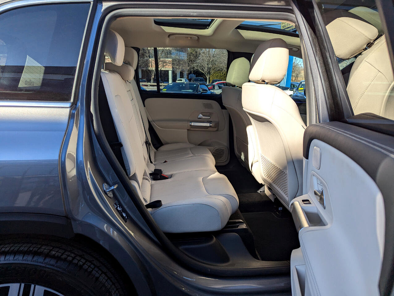 Used 2022 Mercedes-Benz EQB 300 4MATIC image 45