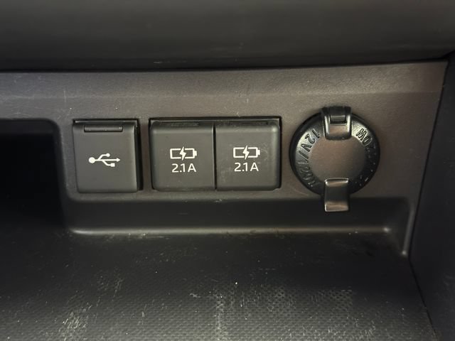 Used 2021 Toyota Highlander XLE FWD image 18