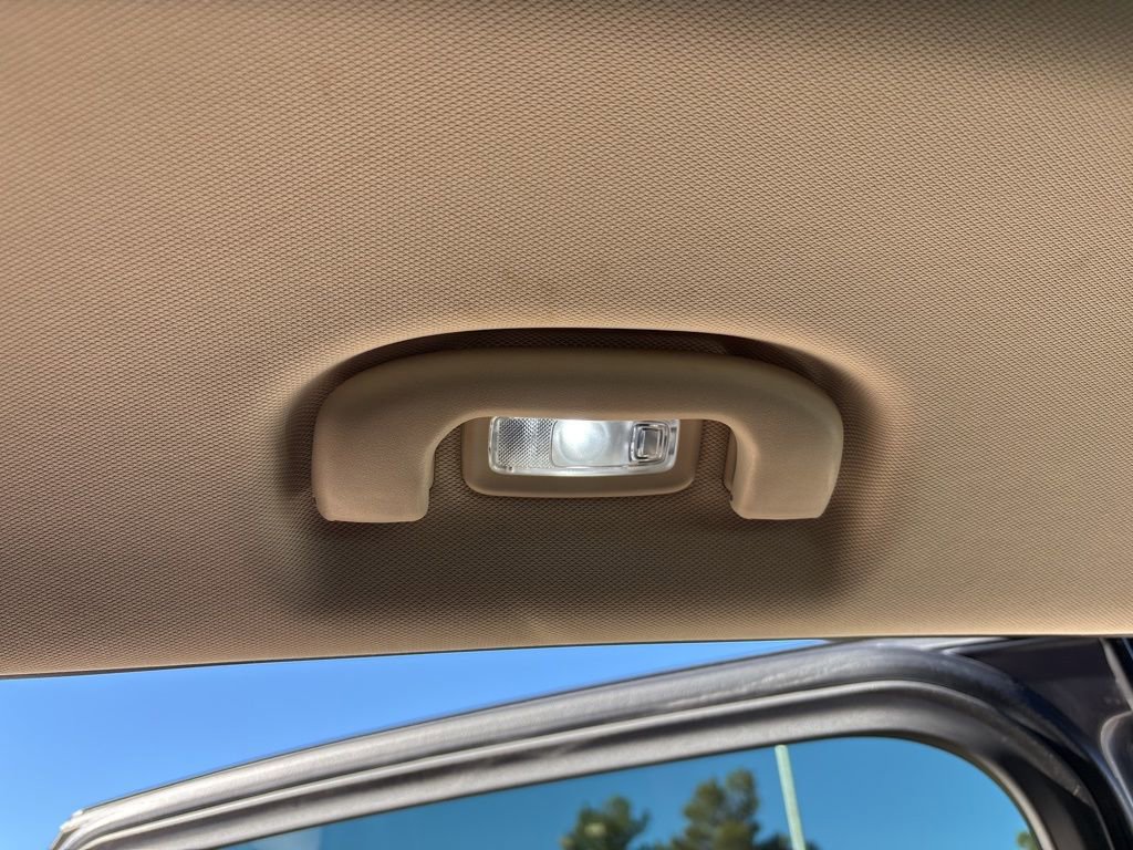 Used 2022 Buick Envision Essence w/ Technology Package I image 43