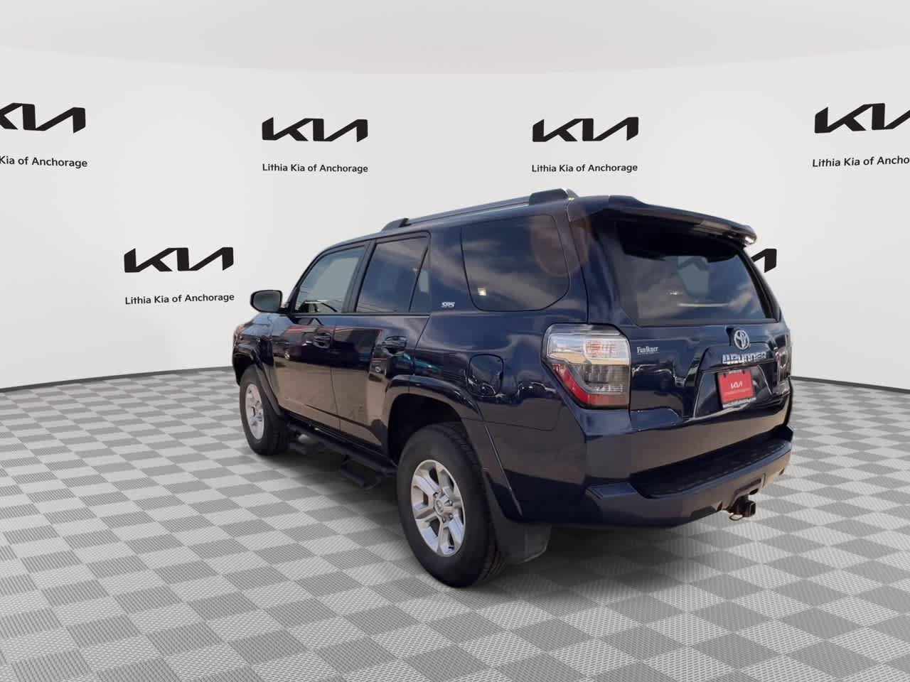 Used 2022 Toyota 4Runner SR5 Premium w/ Moonroof Package AWD/4WD image 7