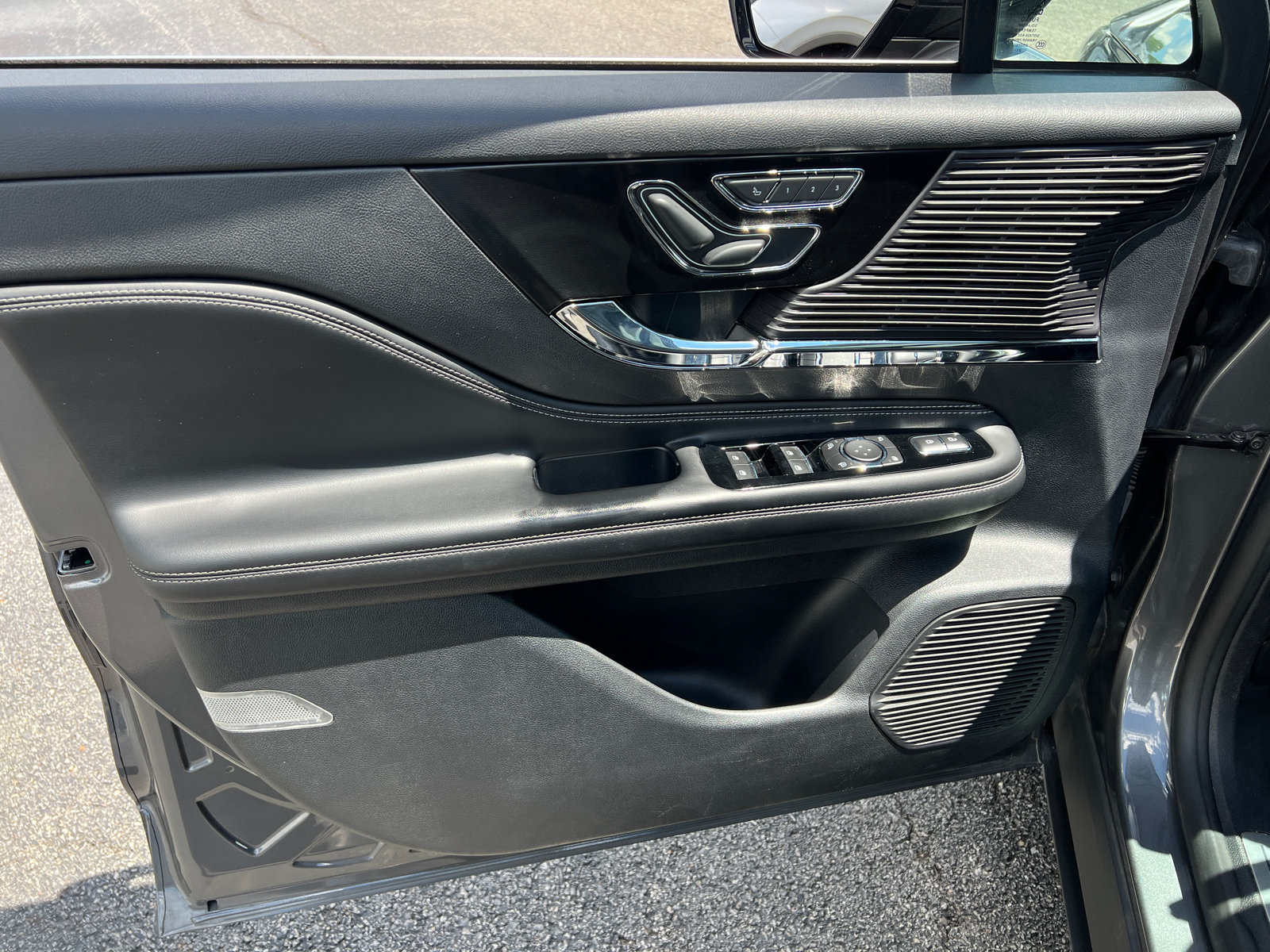 Certified 2022 Lincoln Corsair AWD w/ Premium Package image 11