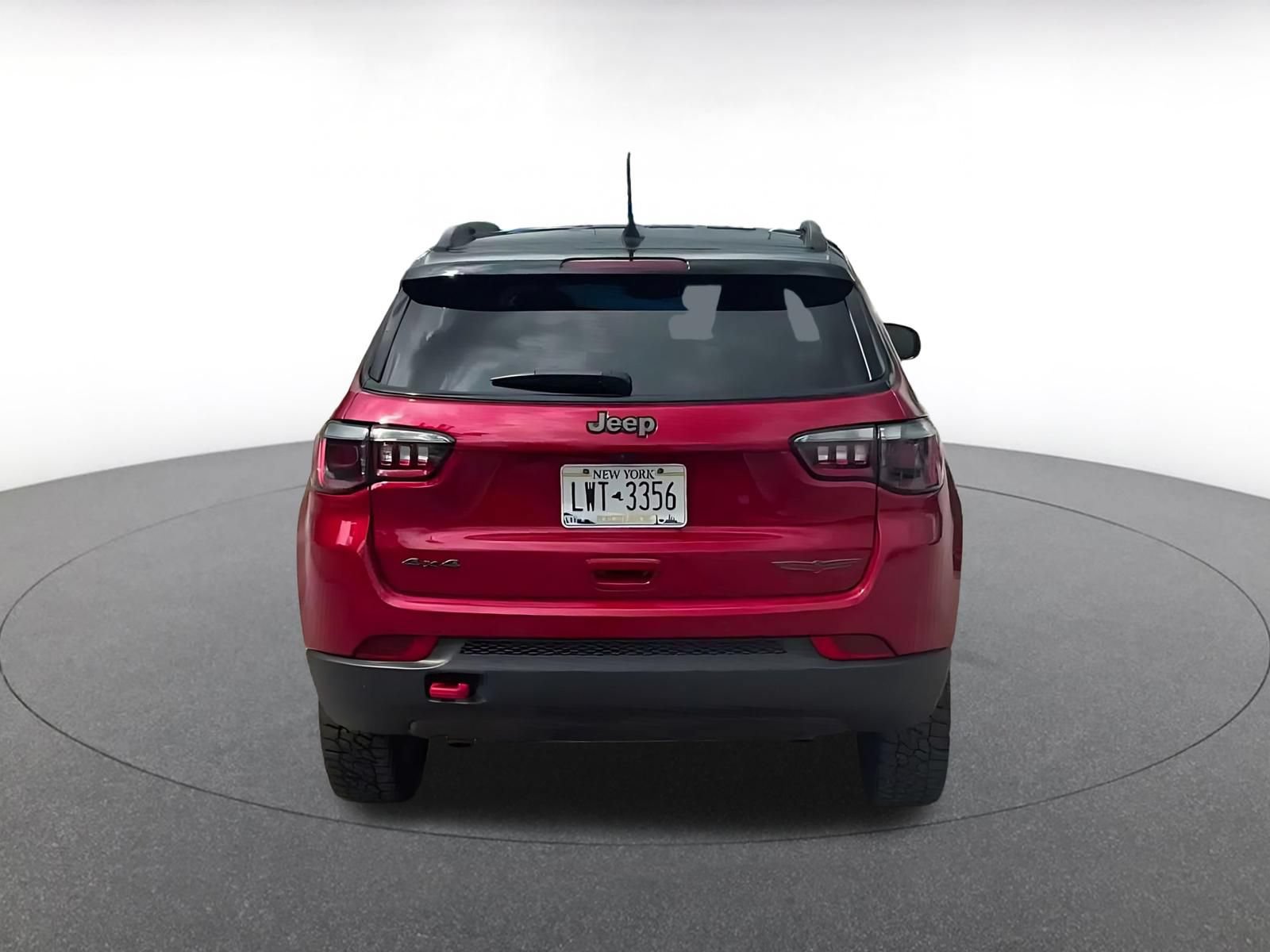 Used 2025 Jeep Compass Trailhawk AWD/4WD image 12
