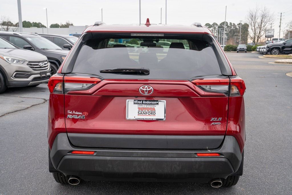 Used 2019 Toyota RAV4 XLE w/ Convenience Package image 4