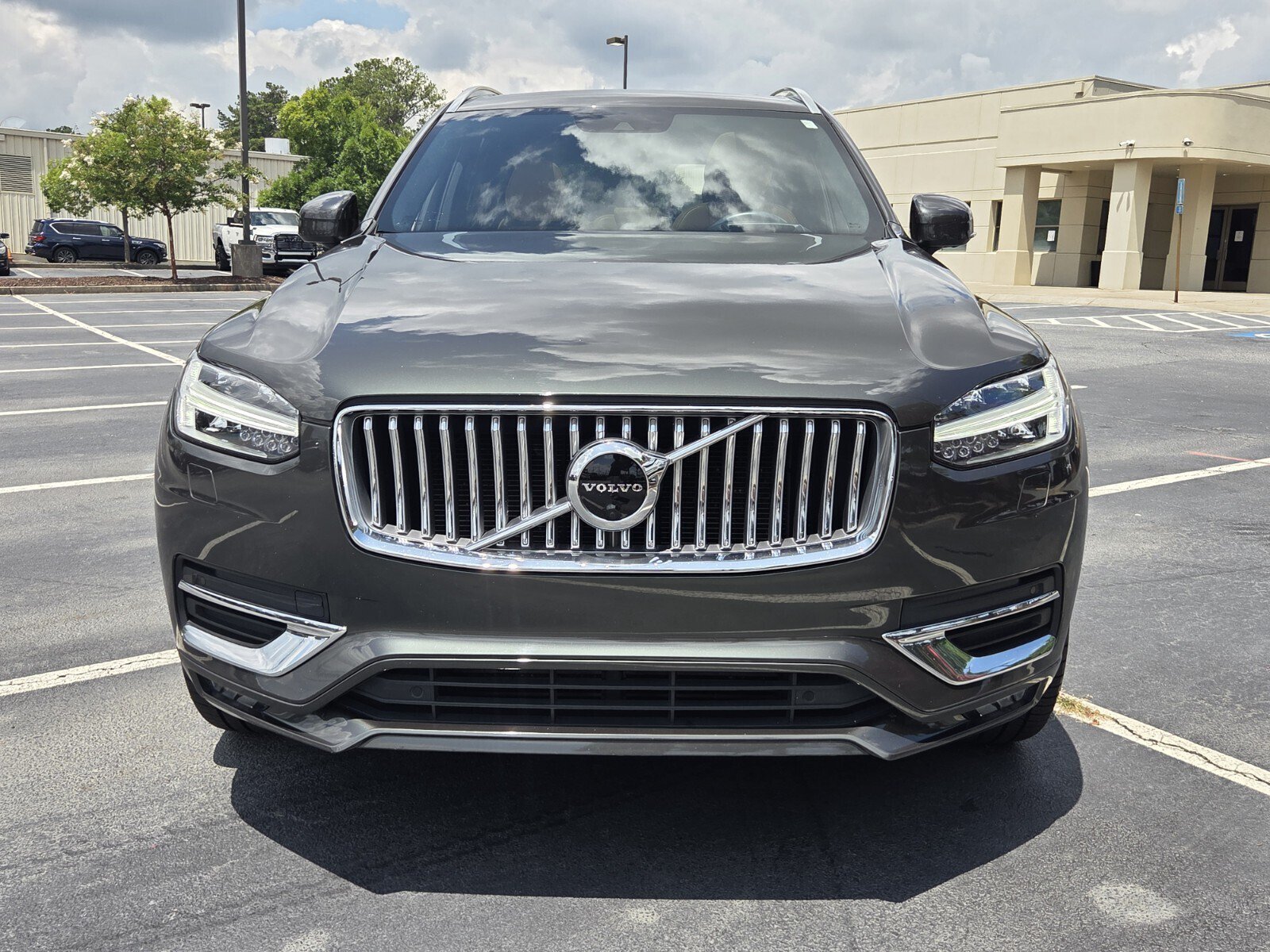 Used 2021 Volvo XC90 T6 Inscription w/ Lounge Package AWD/4WD image 2