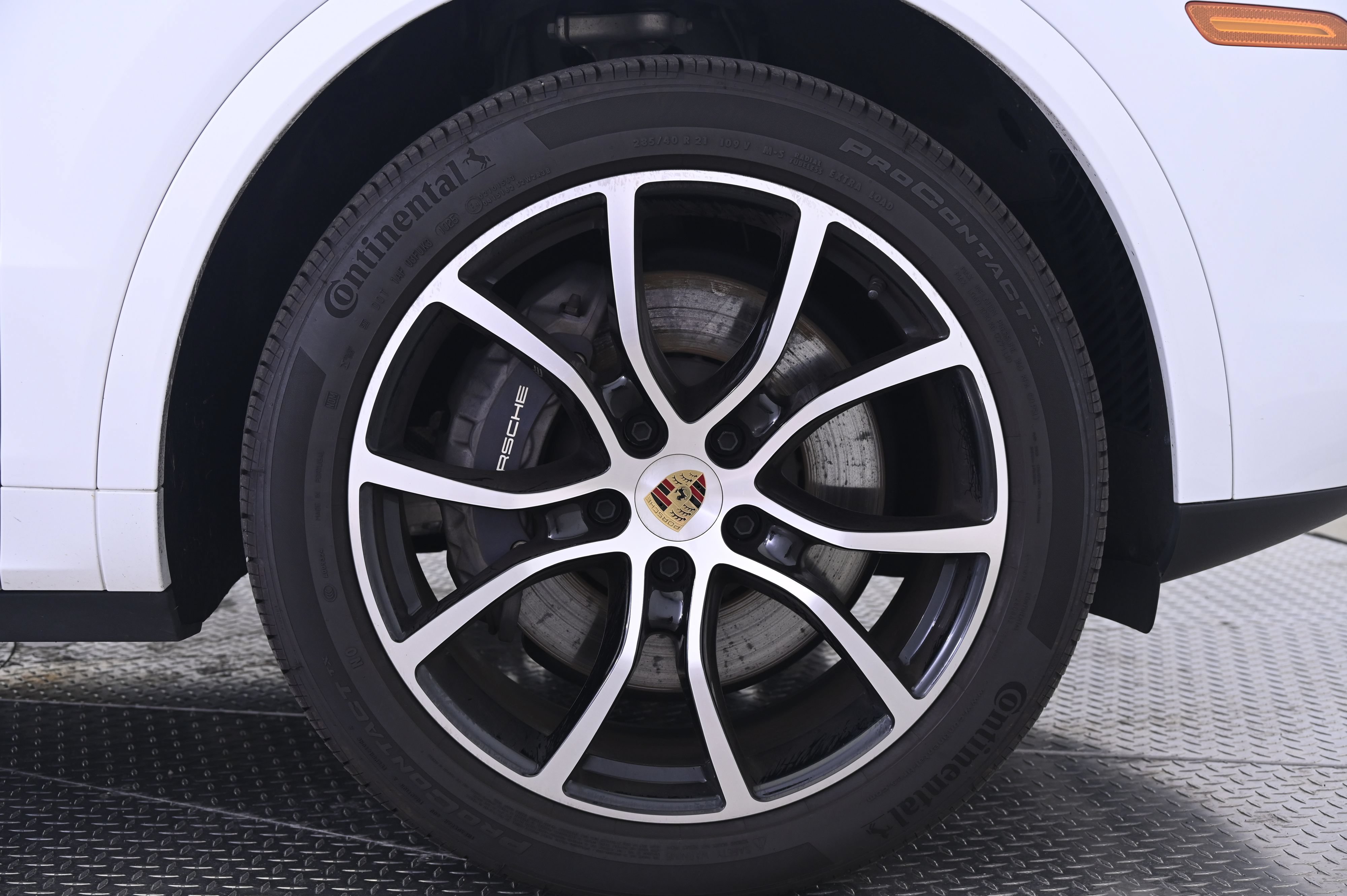 Certified 2023 Porsche Cayenne AWD/4WD image 14