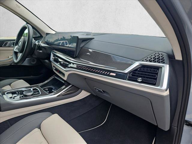 Used 2025 BMW X7 M60i AWD/4WD image 22