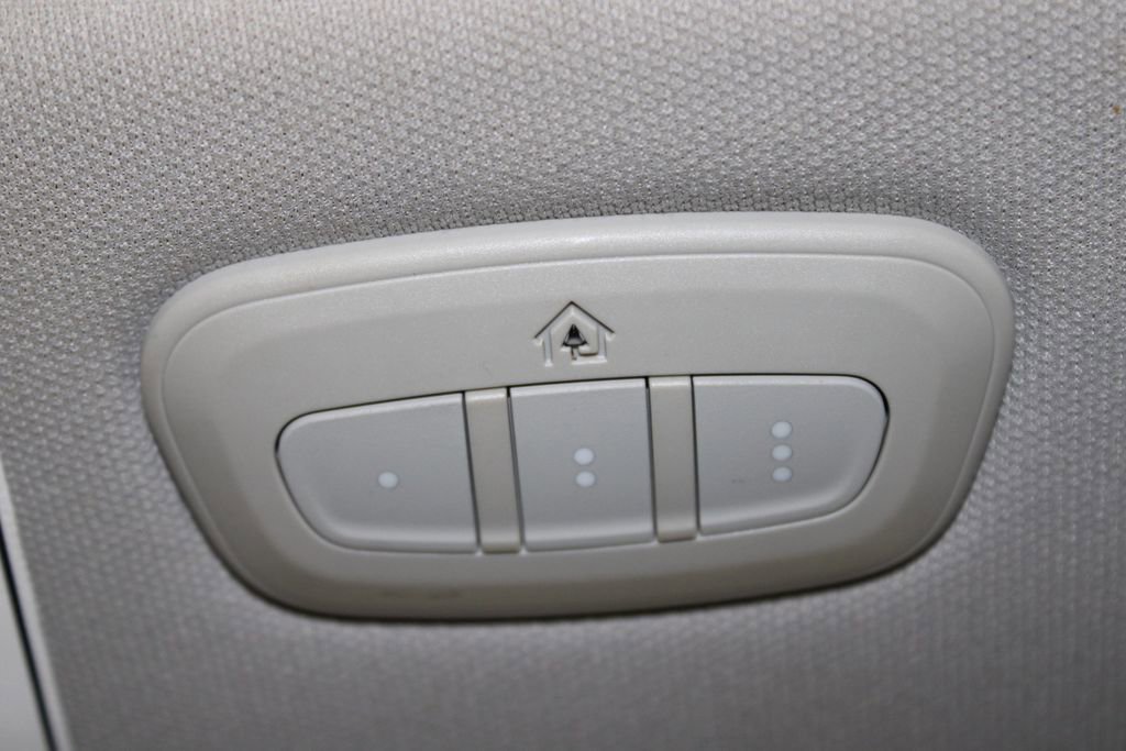 Used 2019 Jeep Cherokee Latitude Plus w/ Comfort/Convenience Group image 27