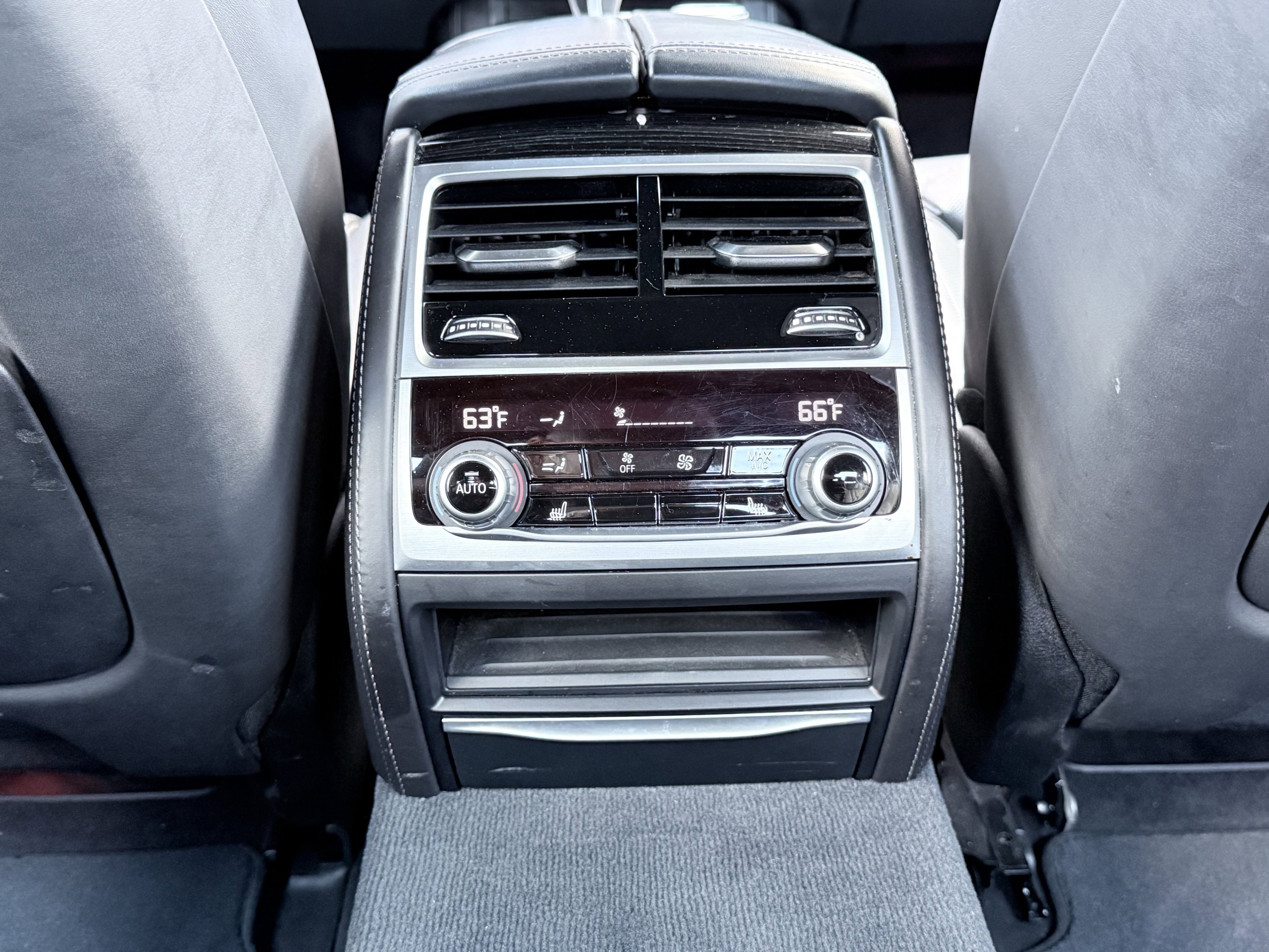 Used 2019 BMW 750i w/ M Sport Package image 32