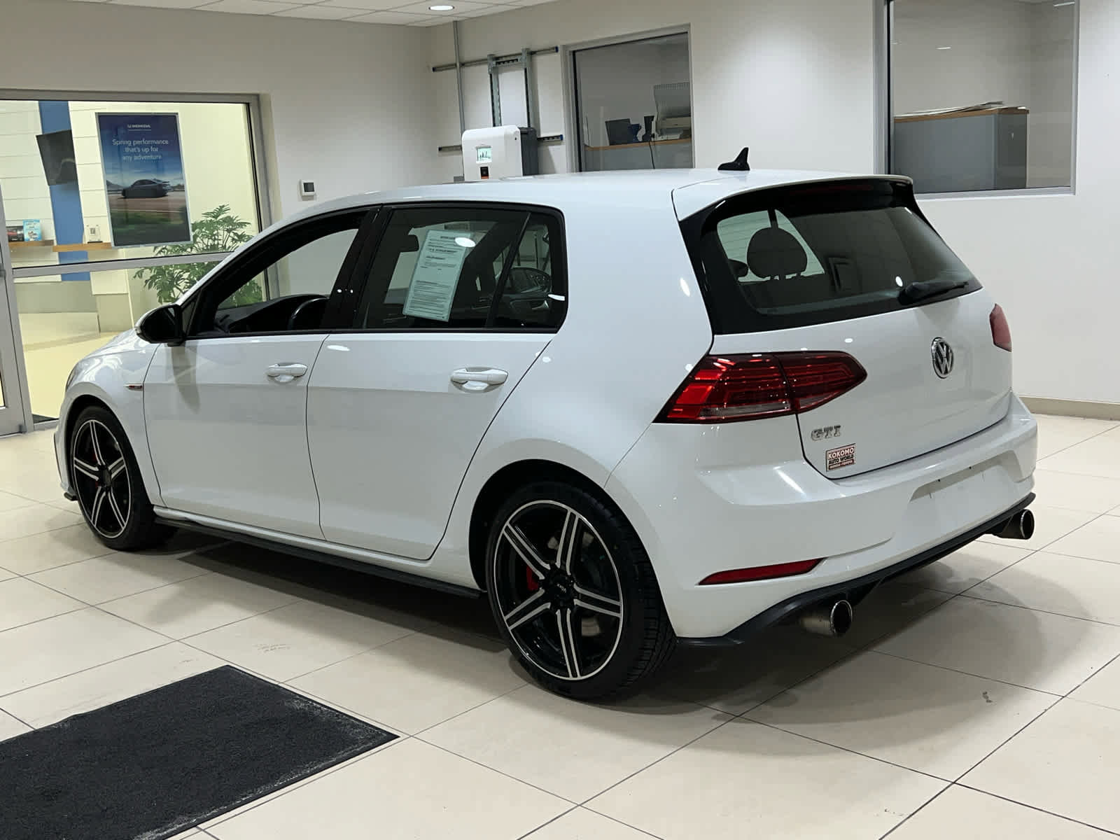 Used 2018 Volkswagen GTI SE image 11