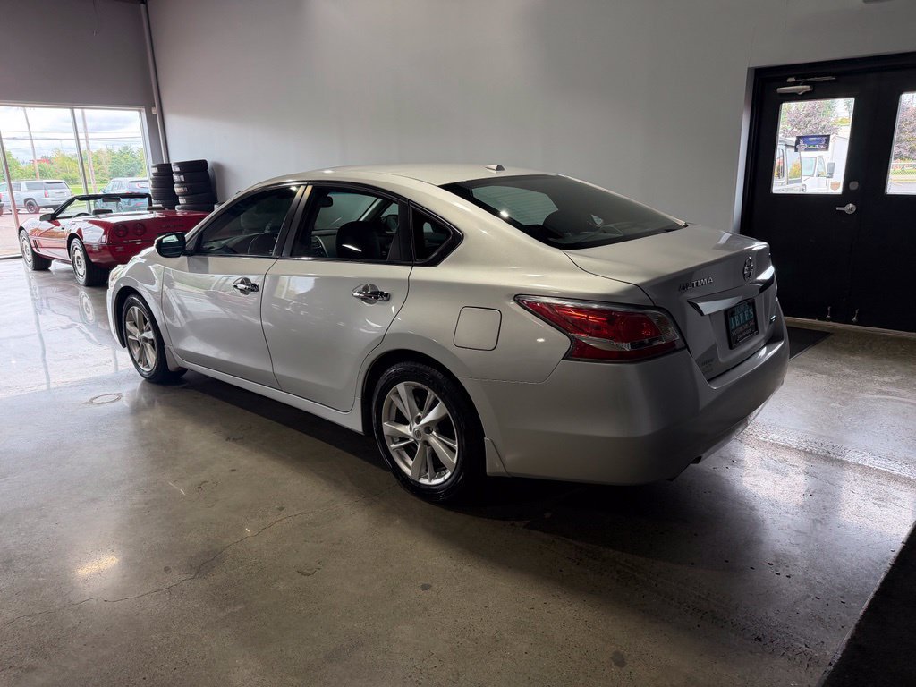 Used 2014 Nissan Altima 2.5 SL w/ Technology Package FWD image 6