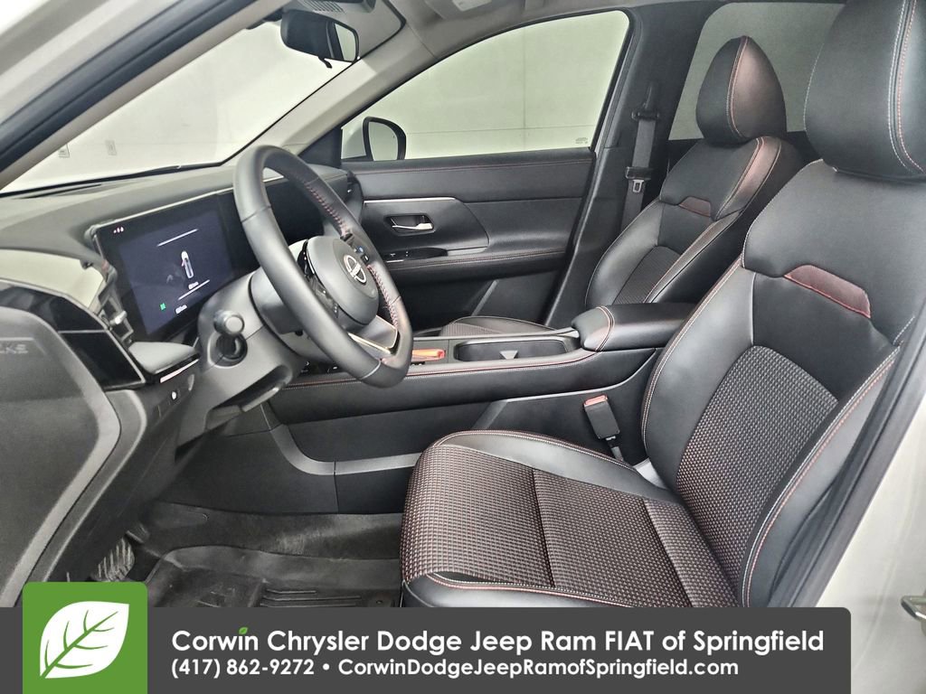 Used 2025 Nissan Kicks SR w/ Illumination Package image 18