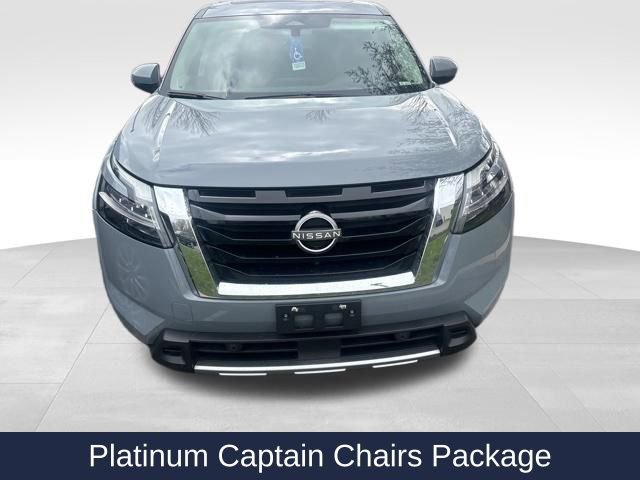 Used 2024 Nissan Pathfinder Platinum image 3