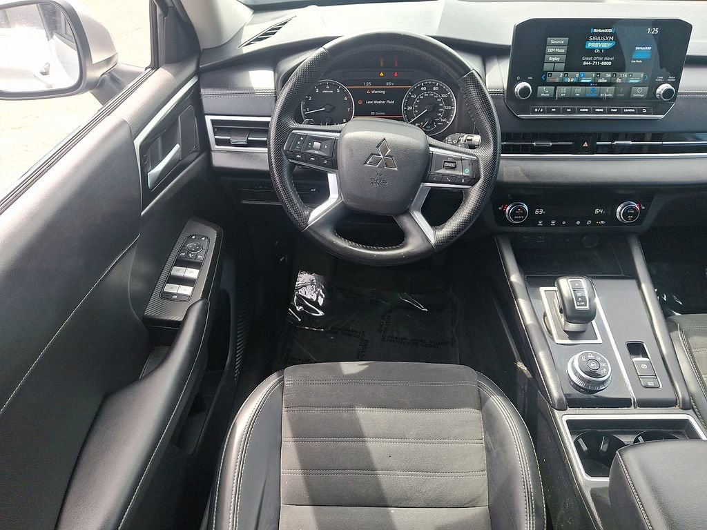 Used 2024 Mitsubishi Outlander SE Black Edition image 13