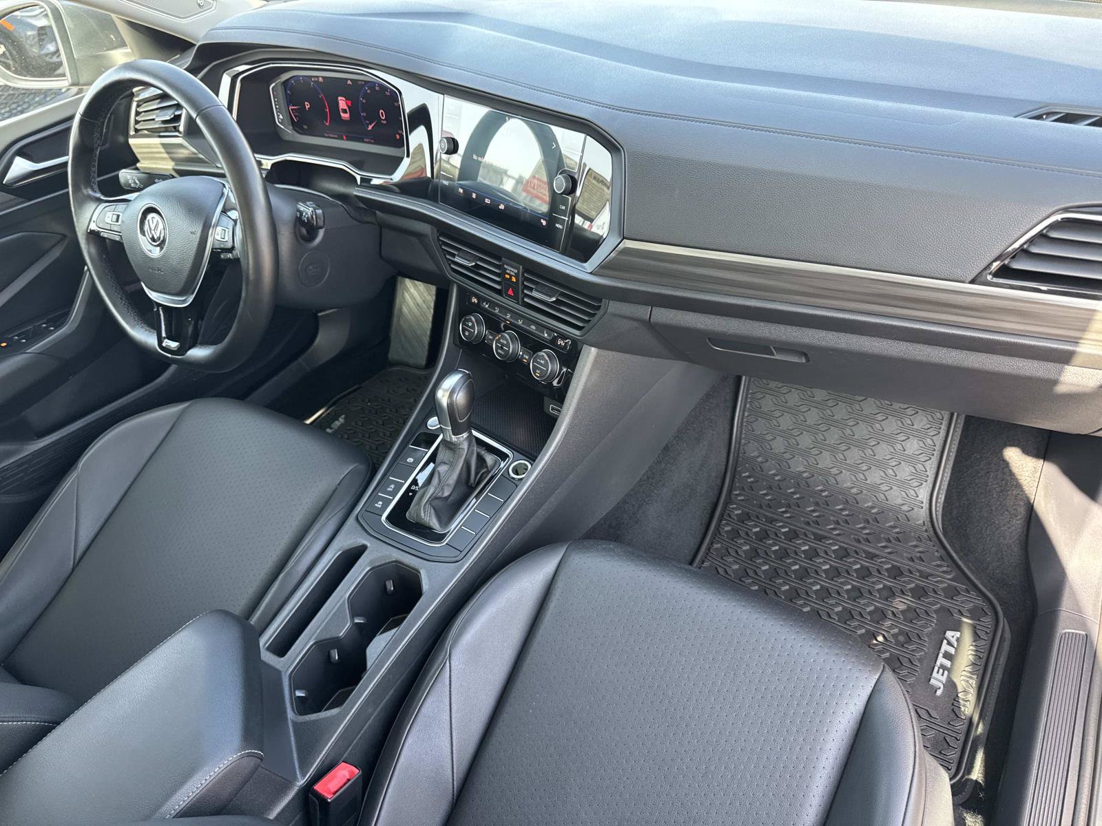 Used 2019 Volkswagen Jetta SEL w/ Cold Weather Package FWD image 33