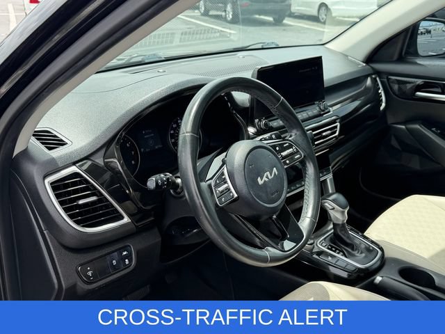 Used 2023 Kia Seltos EX AWD/4WD image 12