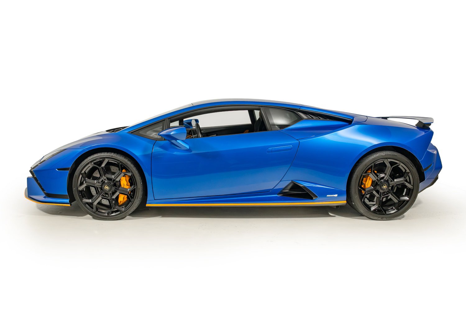 Used 2023 Lamborghini Huracan Tecnica image 3