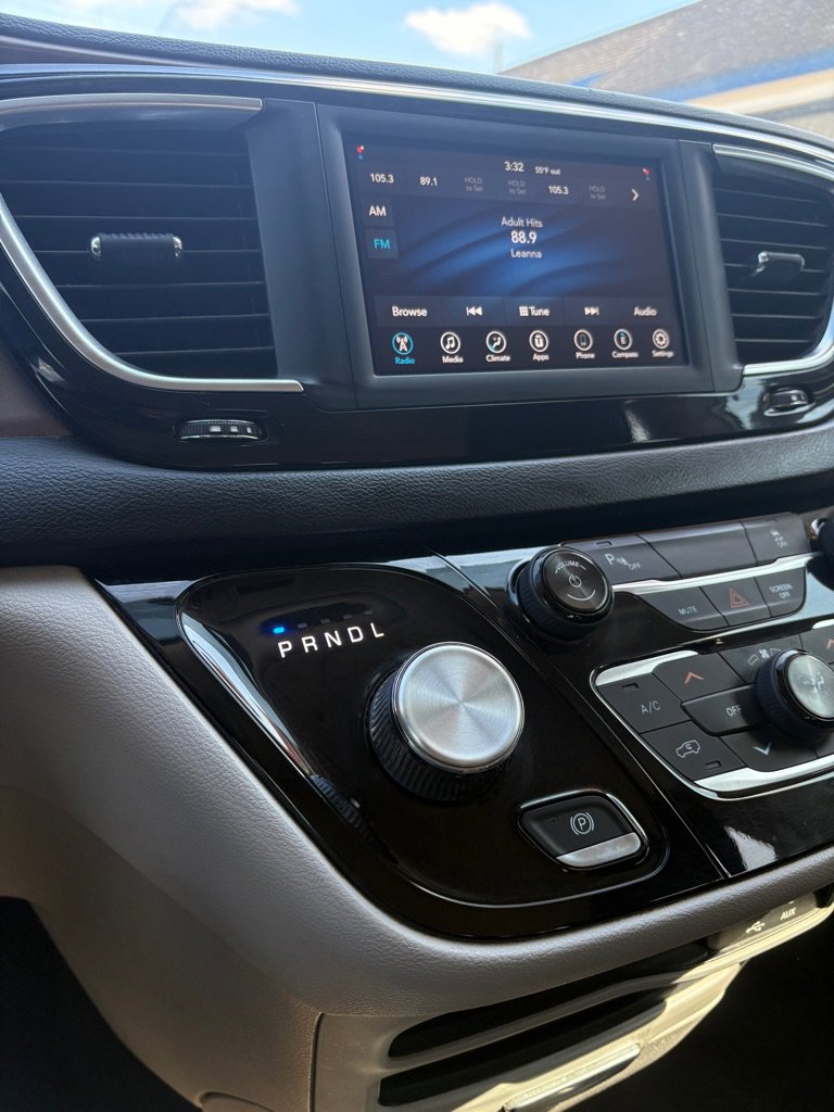 Used 2018 Chrysler Pacifica L image 21