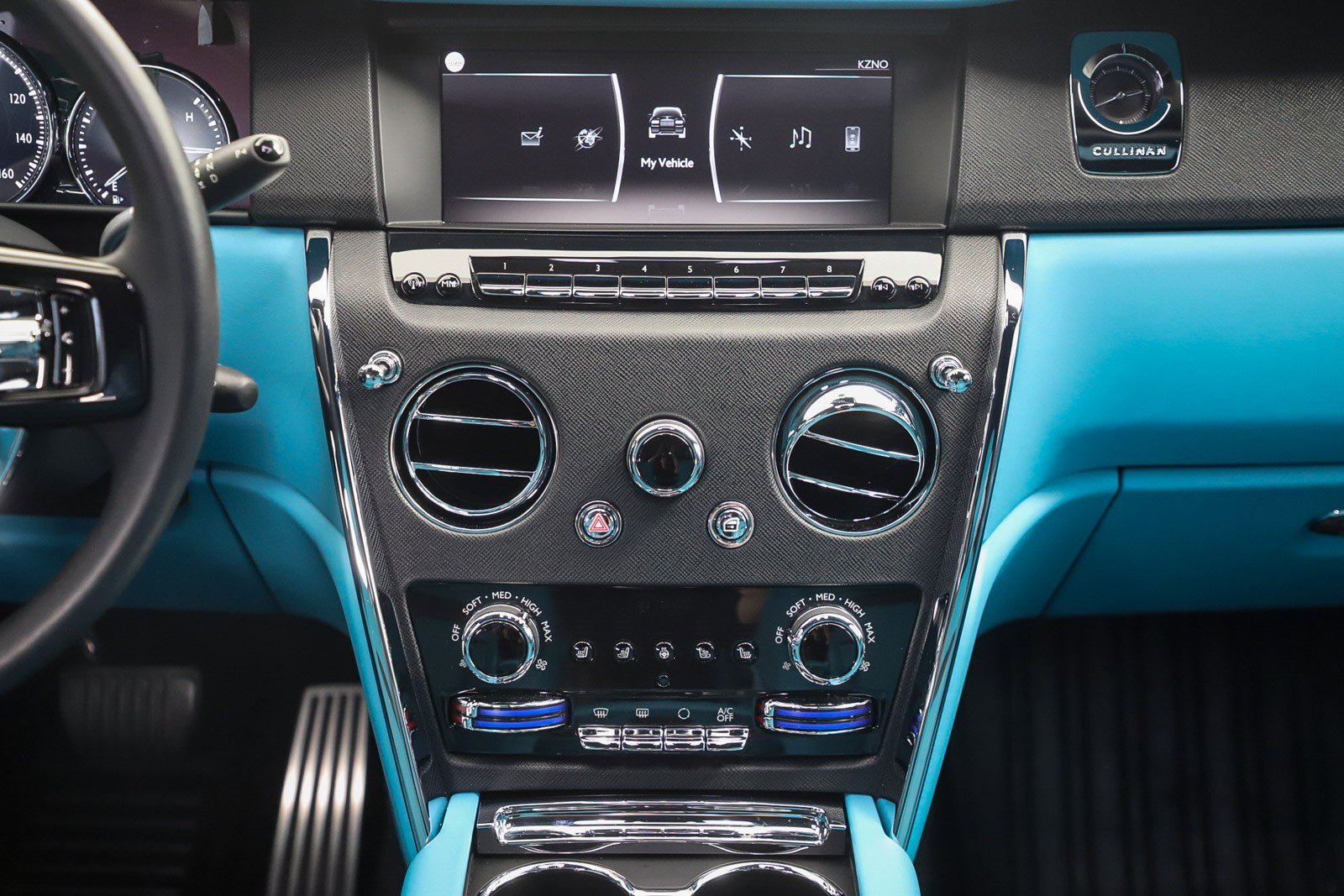 Used 2023 Rolls-Royce Cullinan AWD/4WD image 32