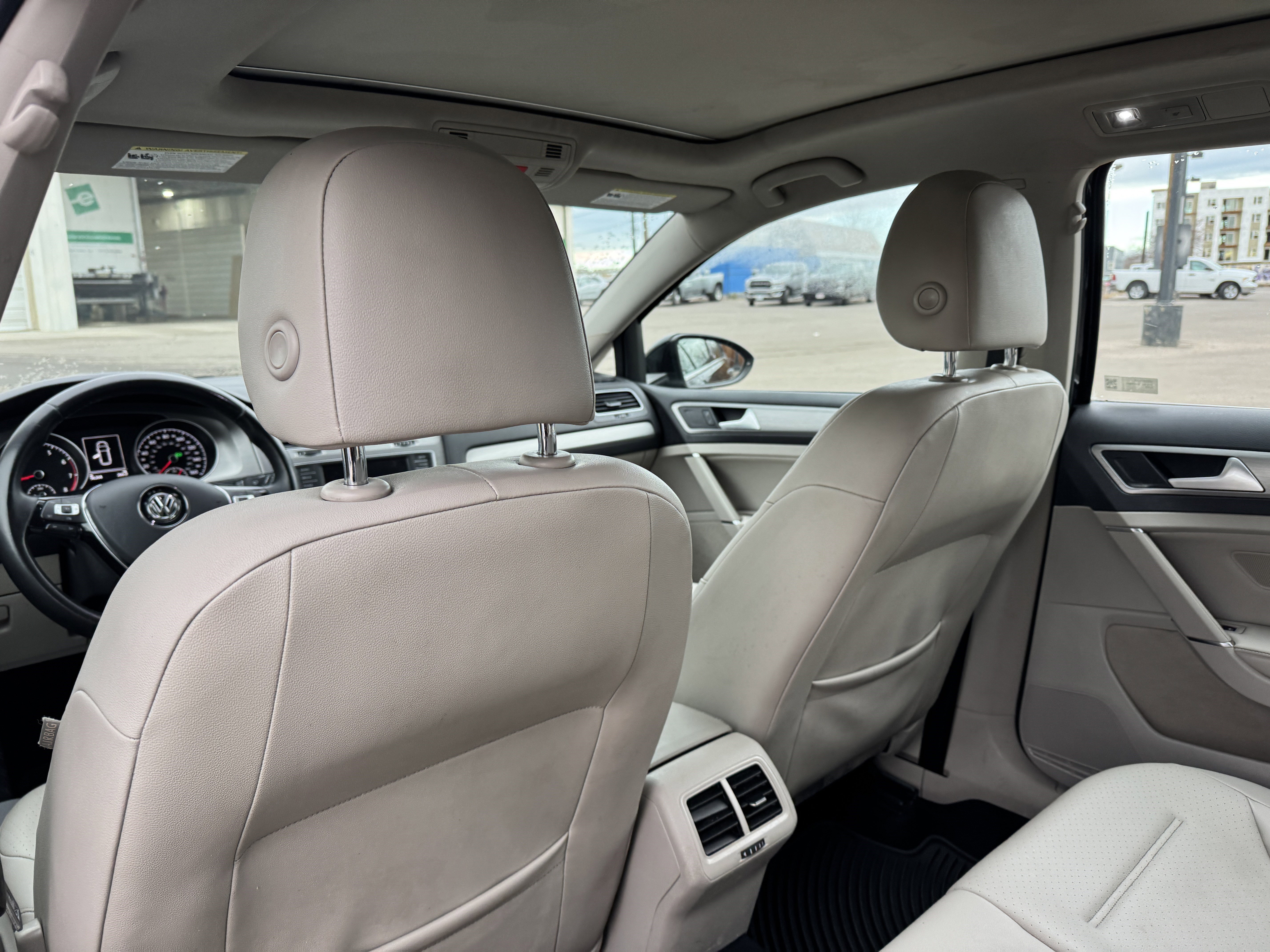 Used 2016 Volkswagen Golf Limited Edition image 15