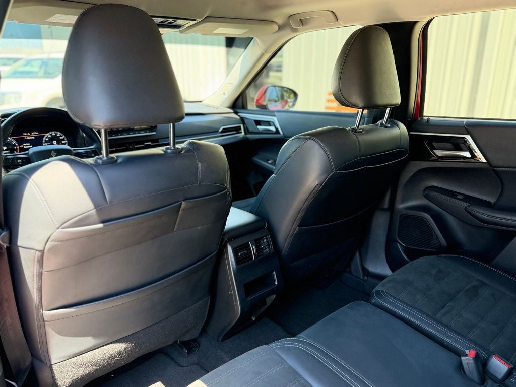 Used 2023 Mitsubishi Outlander SE FWD image 17