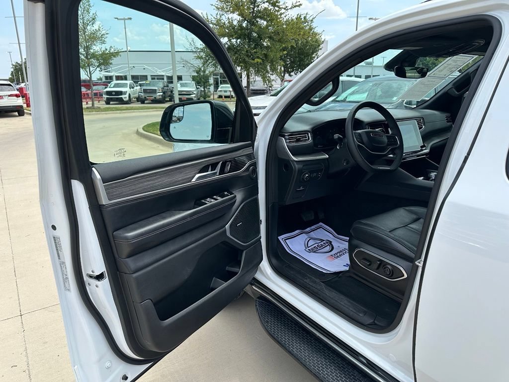 Used 2024 Jeep Wagoneer Series II w/ Flexible Seating Group RWD image 10